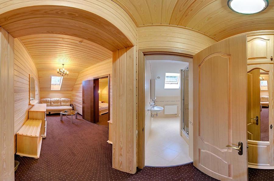 Forest House Tatariv Bilik gambar